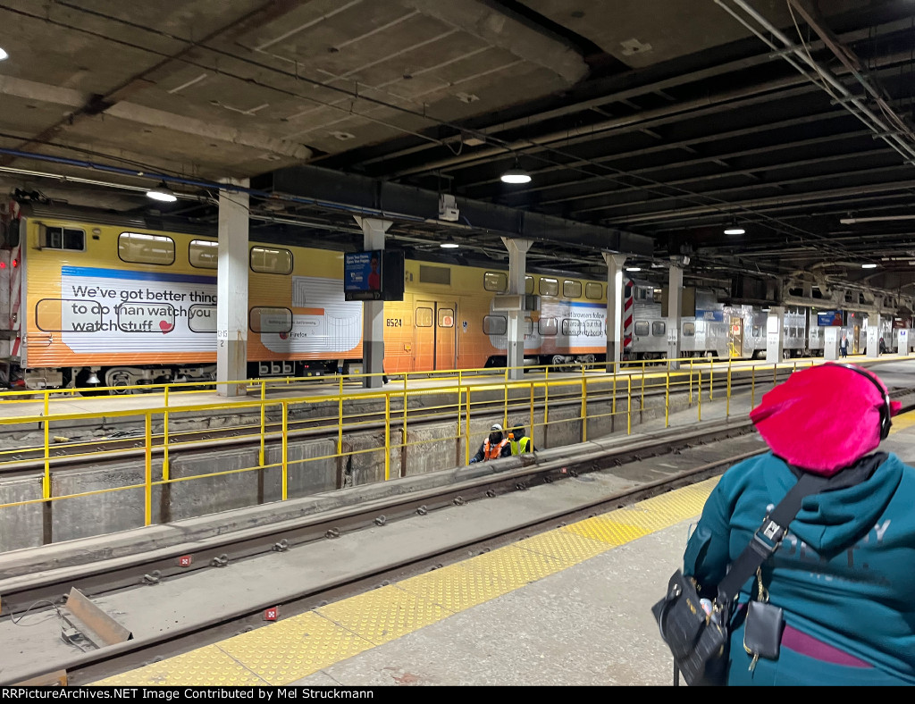 Metra 8524 in a promotional wrap